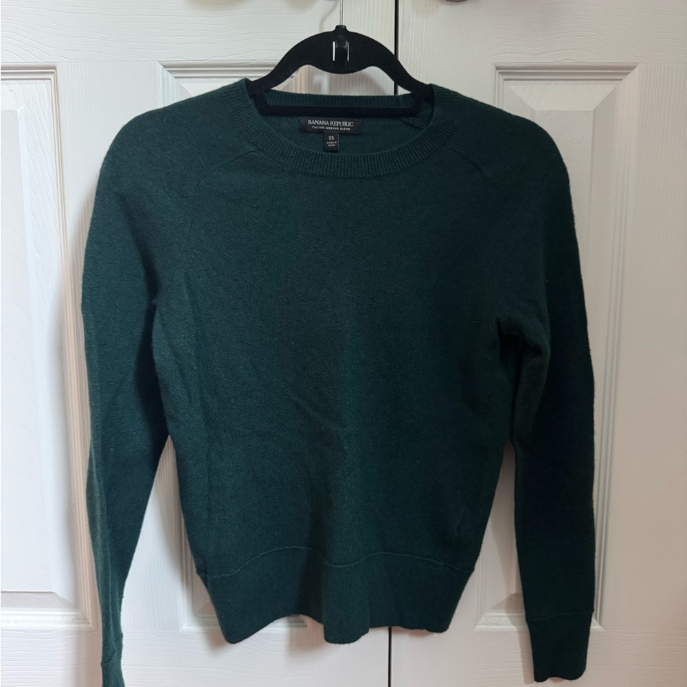 Banana Republic Italian Marino blend sweater size XS
